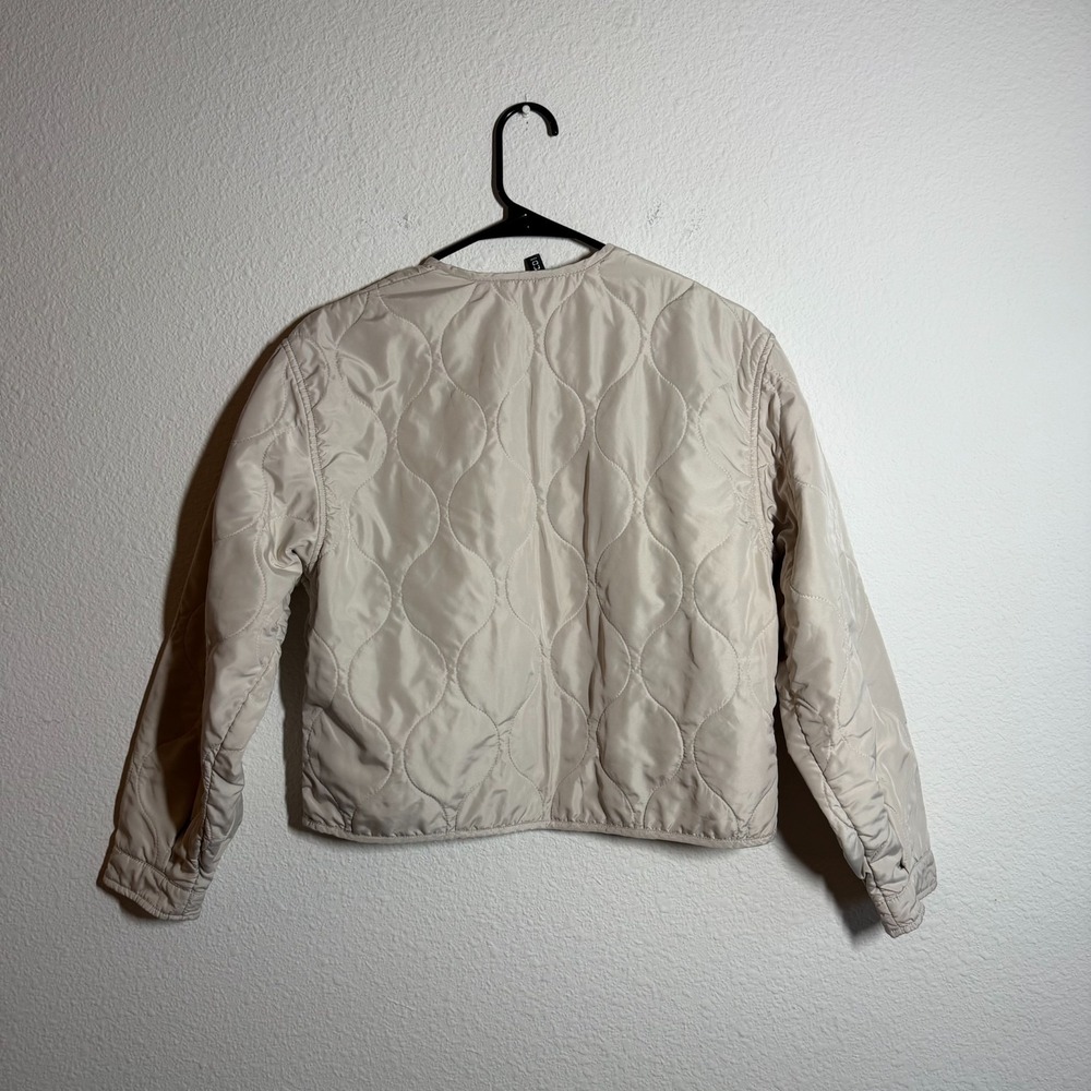 H&M By Divided Quilted Jacket Womens Small Beige V Neck Button Front Insulated - Picture 3 of 10